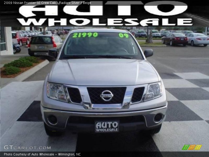 Radiant Silver / Beige 2009 Nissan Frontier SE Crew Cab