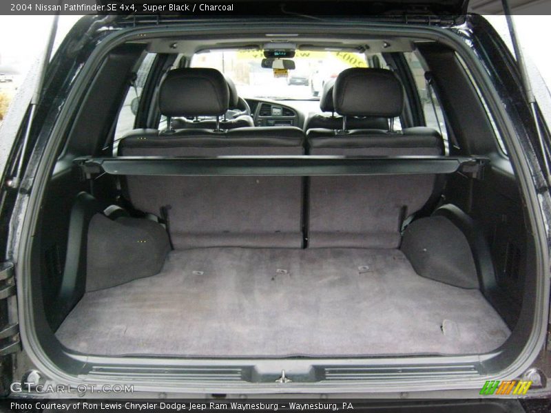 Super Black / Charcoal 2004 Nissan Pathfinder SE 4x4