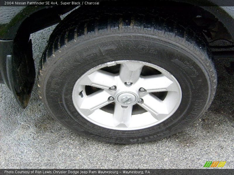 Super Black / Charcoal 2004 Nissan Pathfinder SE 4x4