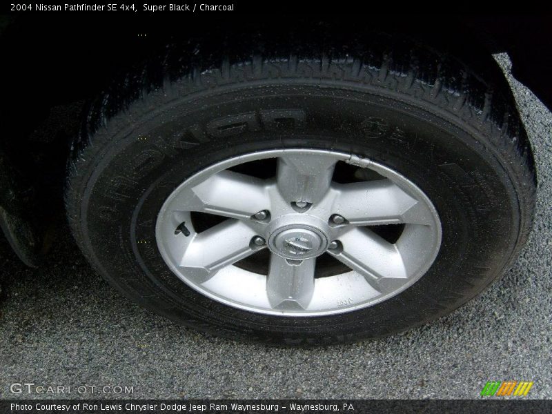 Super Black / Charcoal 2004 Nissan Pathfinder SE 4x4