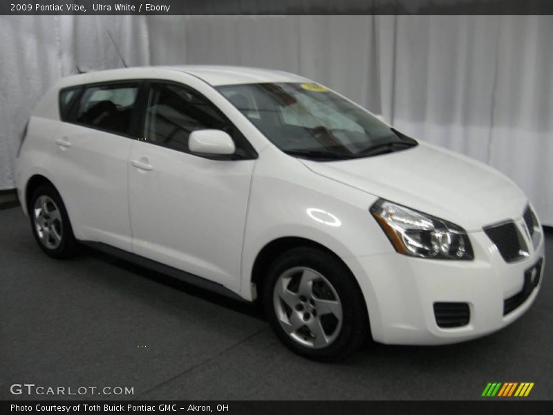 Ultra White / Ebony 2009 Pontiac Vibe