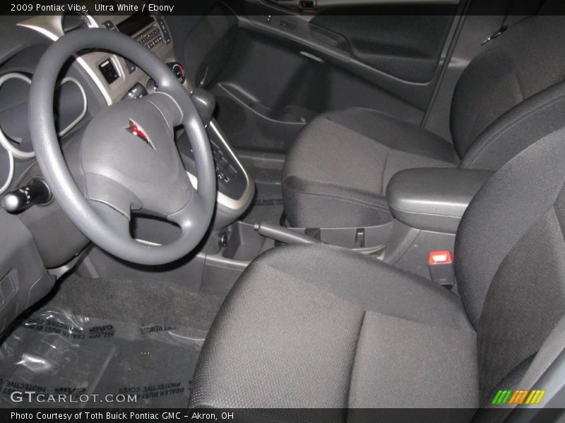 Ultra White / Ebony 2009 Pontiac Vibe