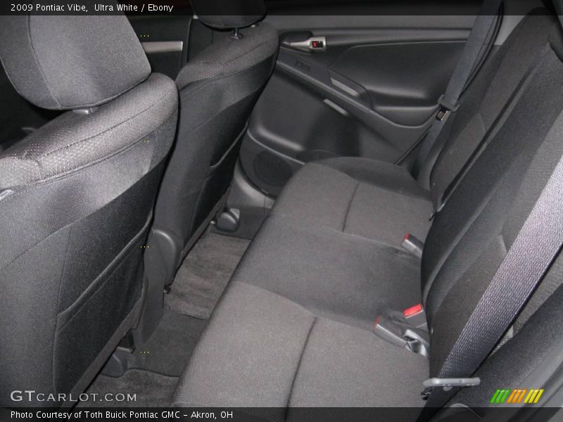 Ultra White / Ebony 2009 Pontiac Vibe