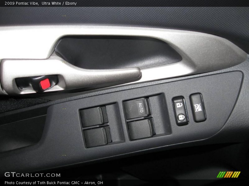 Ultra White / Ebony 2009 Pontiac Vibe