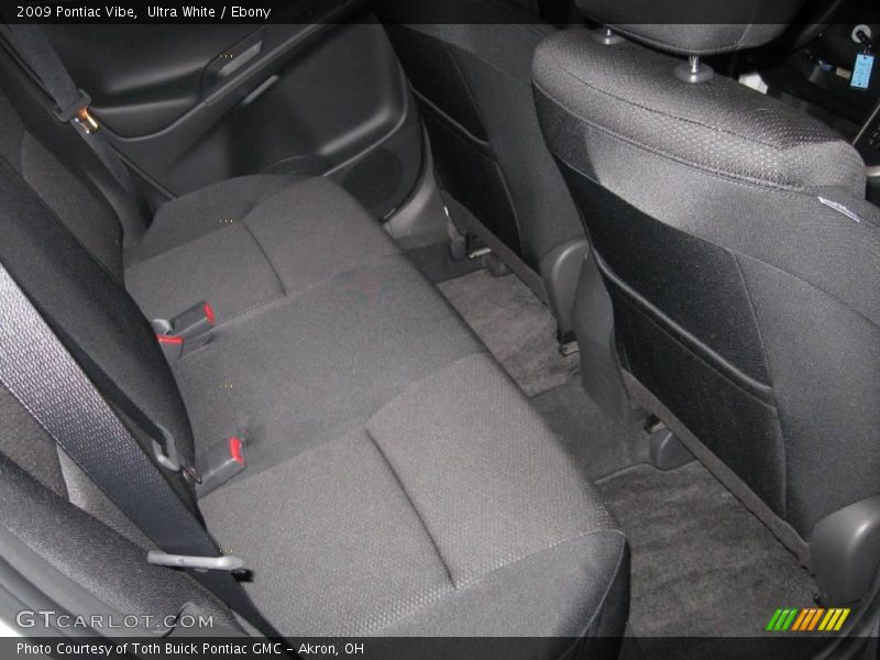 Ultra White / Ebony 2009 Pontiac Vibe