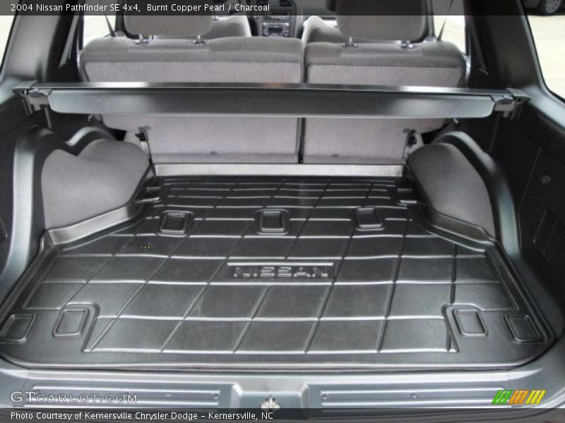  2004 Pathfinder SE 4x4 Trunk