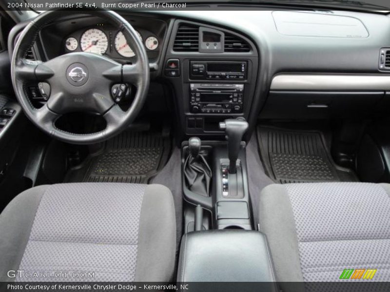 Dashboard of 2004 Pathfinder SE 4x4