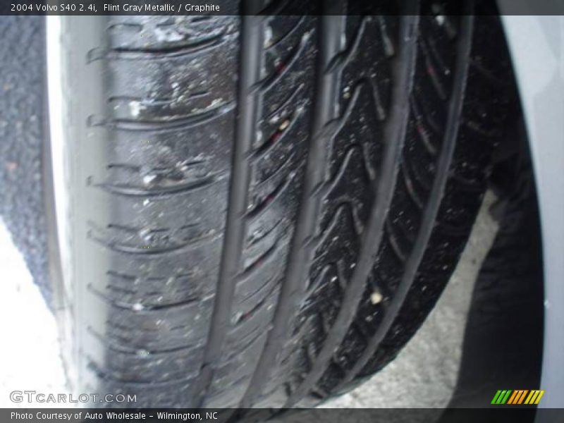 Flint Gray Metallic / Graphite 2004 Volvo S40 2.4i
