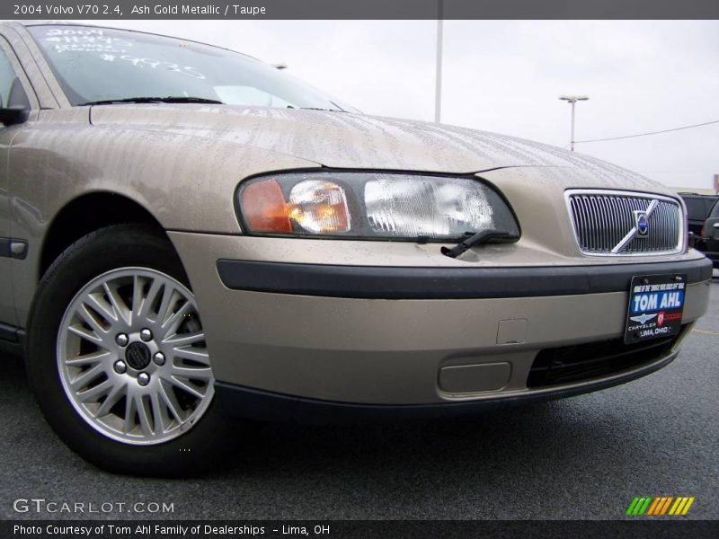 Ash Gold Metallic / Taupe 2004 Volvo V70 2.4