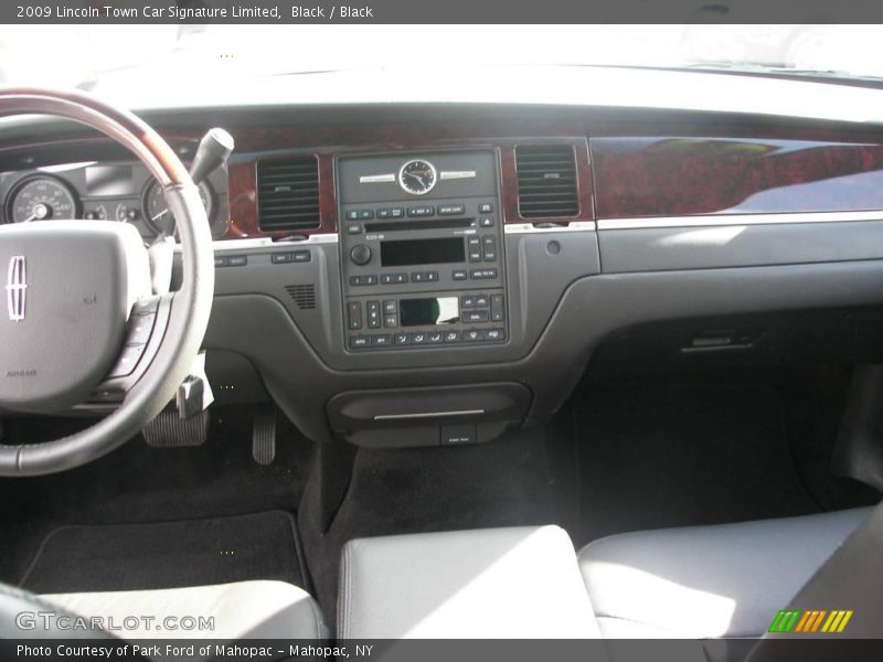 Black / Black 2009 Lincoln Town Car Signature Limited