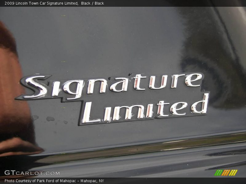 Black / Black 2009 Lincoln Town Car Signature Limited