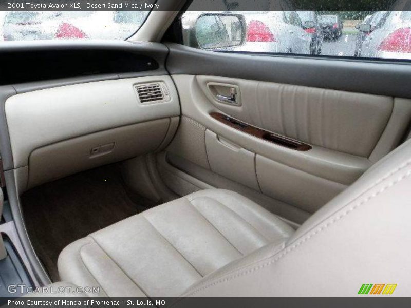 Desert Sand Mica / Ivory 2001 Toyota Avalon XLS