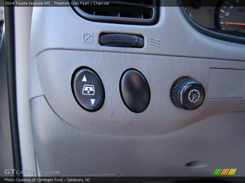 Phantom Gray Pearl / Charcoal 2004 Toyota Sequoia SR5