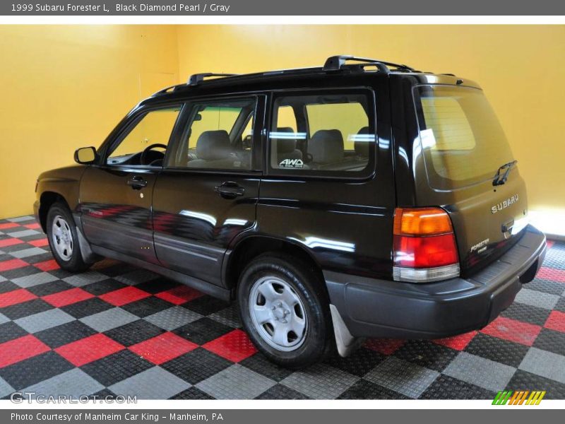 Black Diamond Pearl / Gray 1999 Subaru Forester L