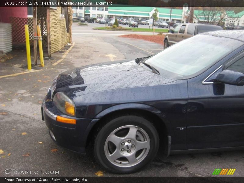 Pearl Blue Metallic / Medium Parchment 2001 Lincoln LS V8