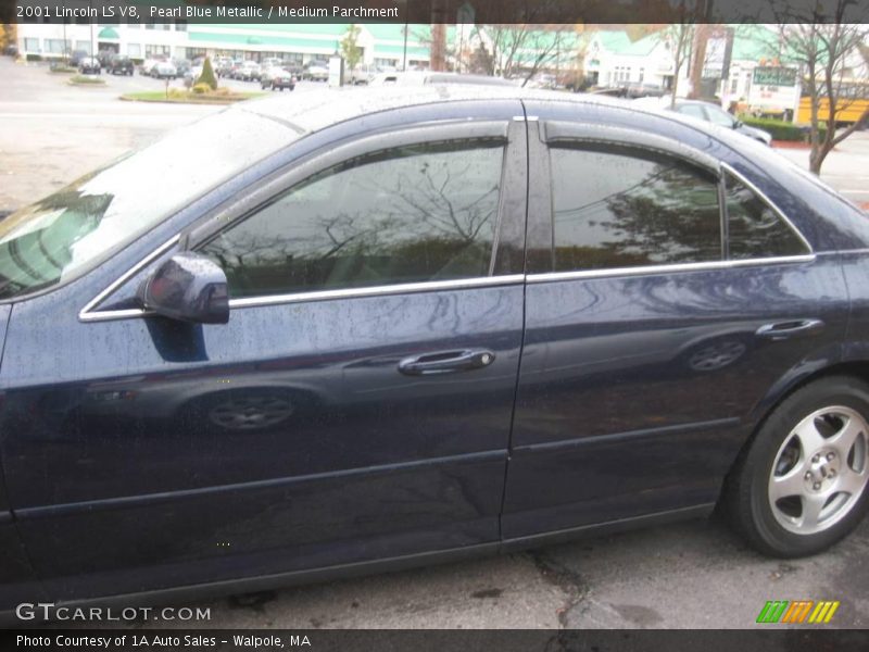 Pearl Blue Metallic / Medium Parchment 2001 Lincoln LS V8