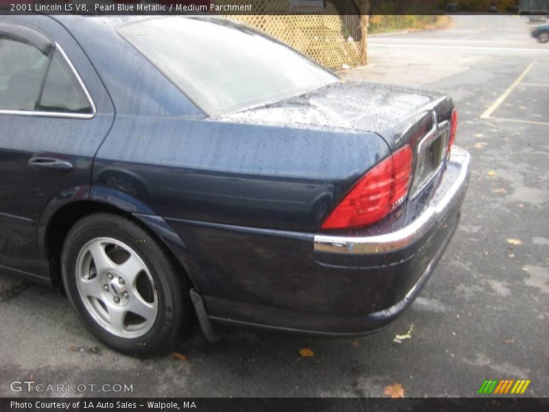 Pearl Blue Metallic / Medium Parchment 2001 Lincoln LS V8