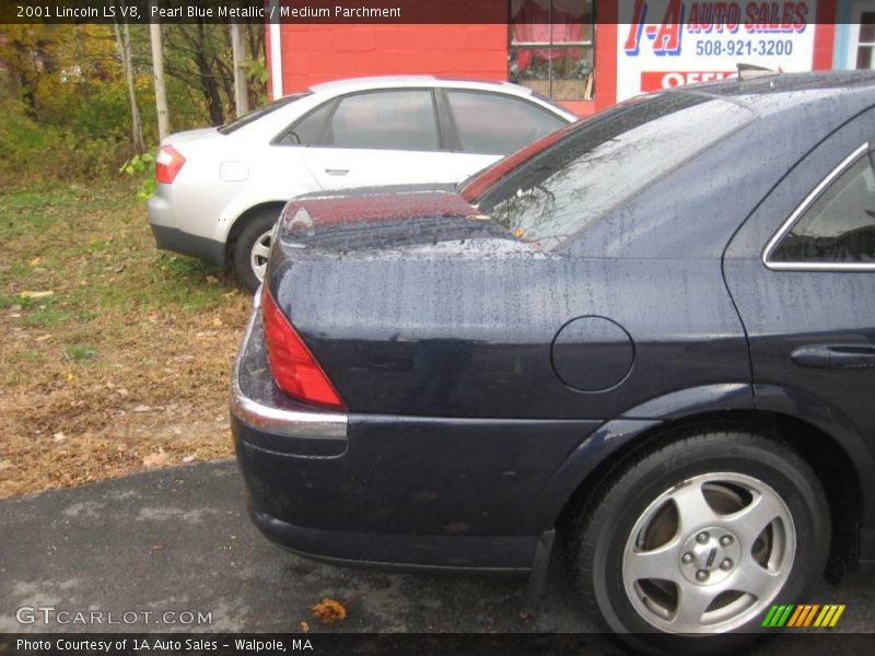 Pearl Blue Metallic / Medium Parchment 2001 Lincoln LS V8