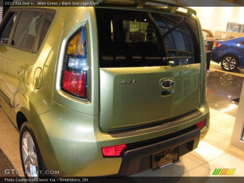 Alien Green / Black Soul Logo Cloth 2010 Kia Soul +