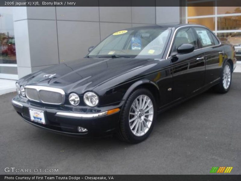 Ebony Black / Ivory 2006 Jaguar XJ XJ8