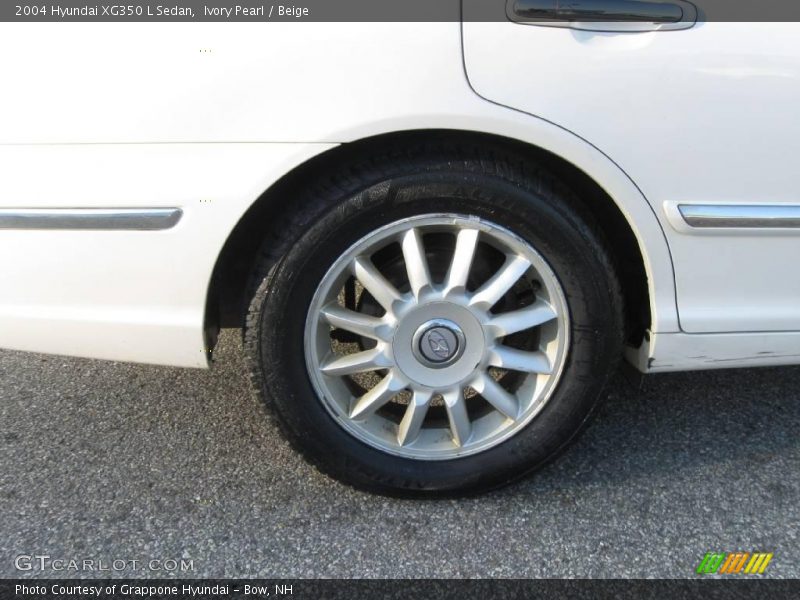 Ivory Pearl / Beige 2004 Hyundai XG350 L Sedan