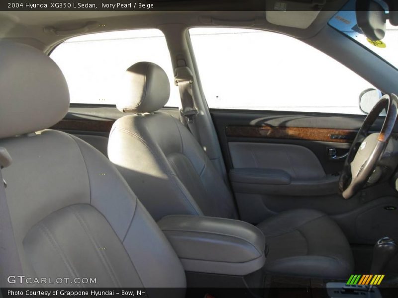 Ivory Pearl / Beige 2004 Hyundai XG350 L Sedan