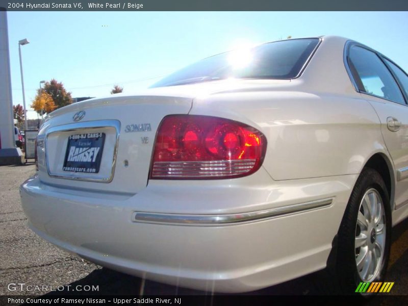 White Pearl / Beige 2004 Hyundai Sonata V6