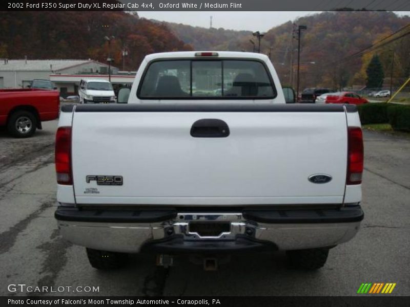 Oxford White / Medium Flint 2002 Ford F350 Super Duty XL Regular Cab 4x4