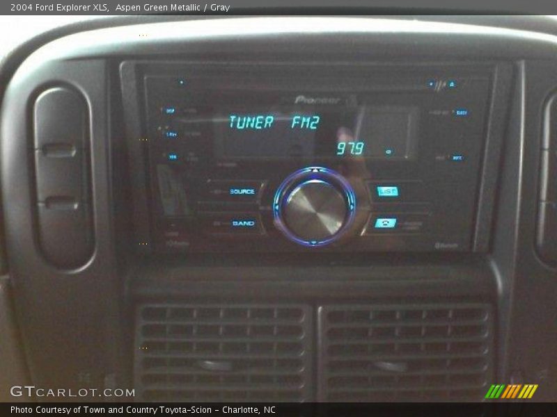 Aspen Green Metallic / Gray 2004 Ford Explorer XLS