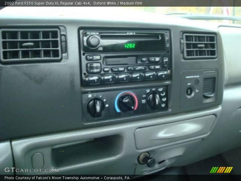 Oxford White / Medium Flint 2002 Ford F350 Super Duty XL Regular Cab 4x4