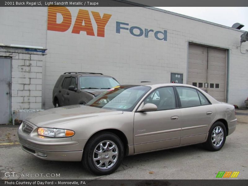 Light Sandrift Metallic / Taupe 2001 Buick Regal LS