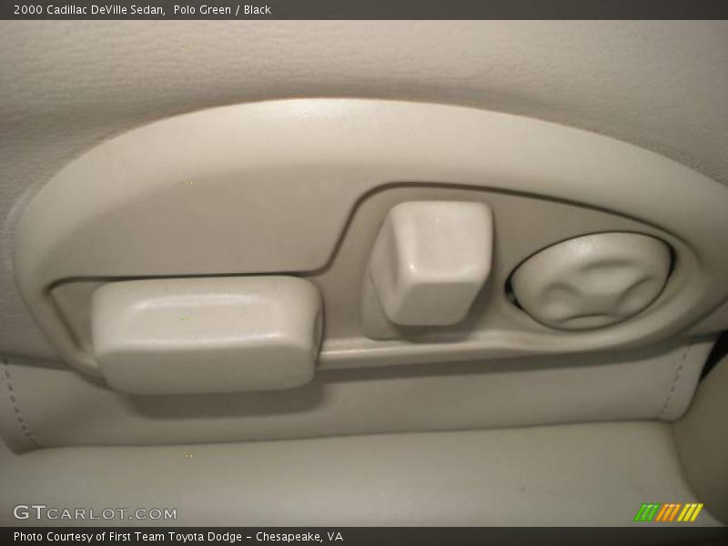 Polo Green / Black 2000 Cadillac DeVille Sedan