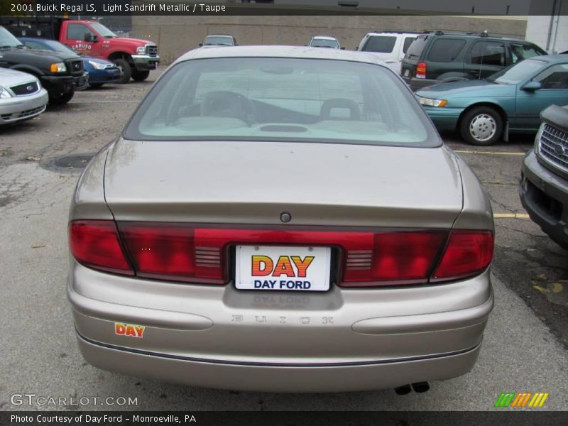 Light Sandrift Metallic / Taupe 2001 Buick Regal LS
