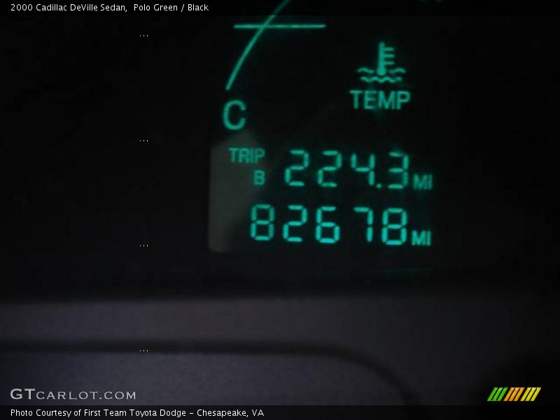 Polo Green / Black 2000 Cadillac DeVille Sedan