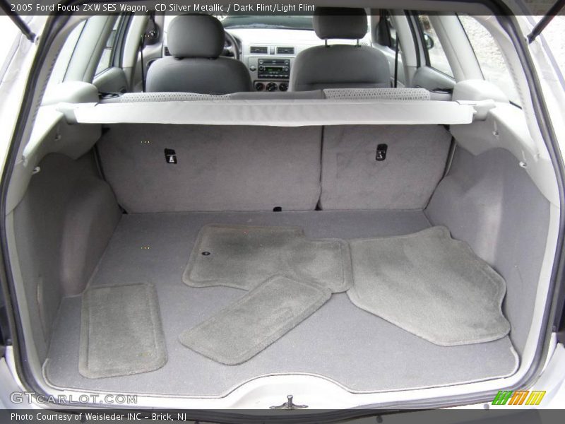 CD Silver Metallic / Dark Flint/Light Flint 2005 Ford Focus ZXW SES Wagon