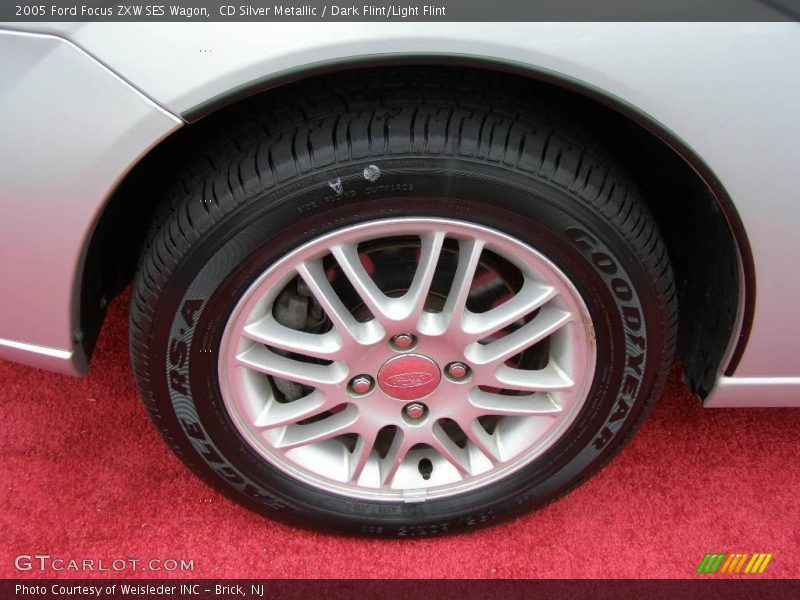 CD Silver Metallic / Dark Flint/Light Flint 2005 Ford Focus ZXW SES Wagon