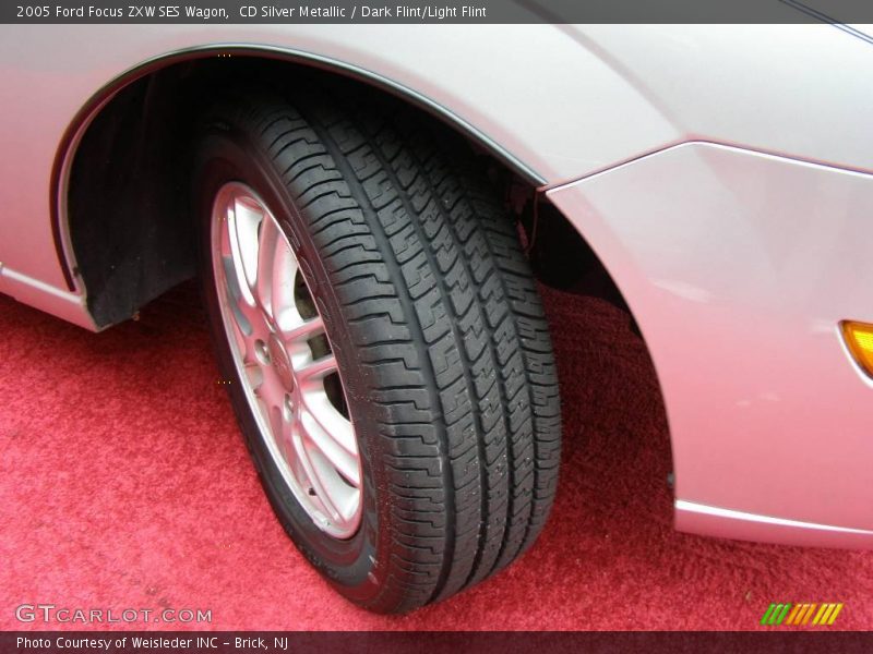 CD Silver Metallic / Dark Flint/Light Flint 2005 Ford Focus ZXW SES Wagon