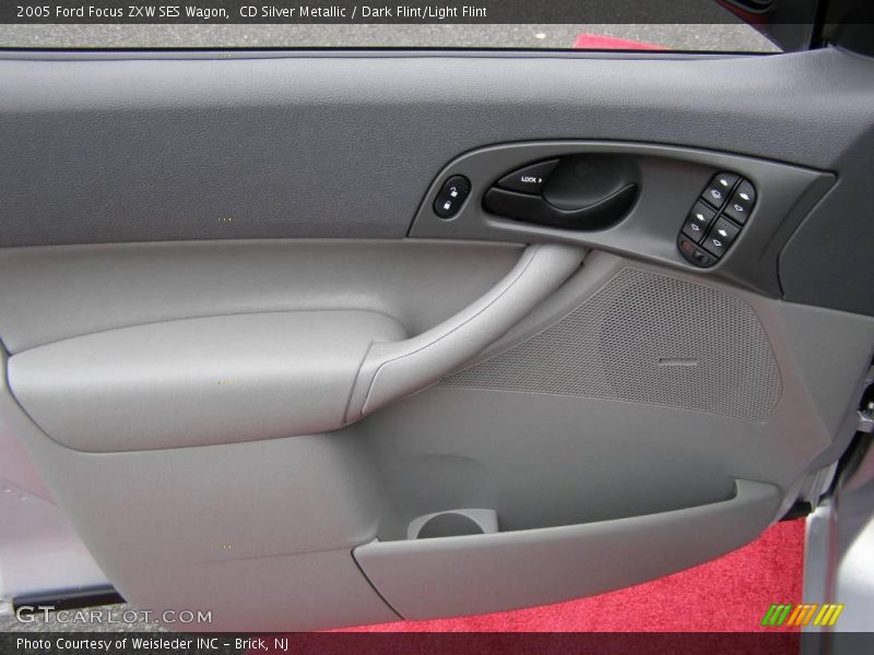CD Silver Metallic / Dark Flint/Light Flint 2005 Ford Focus ZXW SES Wagon