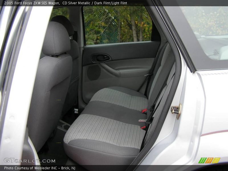 CD Silver Metallic / Dark Flint/Light Flint 2005 Ford Focus ZXW SES Wagon