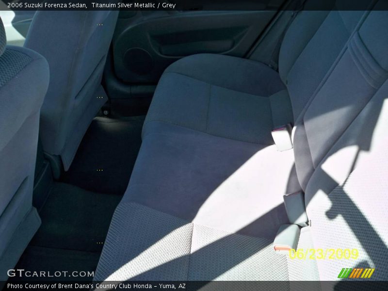 Titanuim Silver Metallic / Grey 2006 Suzuki Forenza Sedan