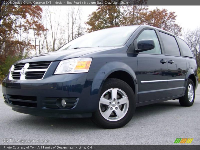 Front 3/4 View of 2008 Grand Caravan SXT