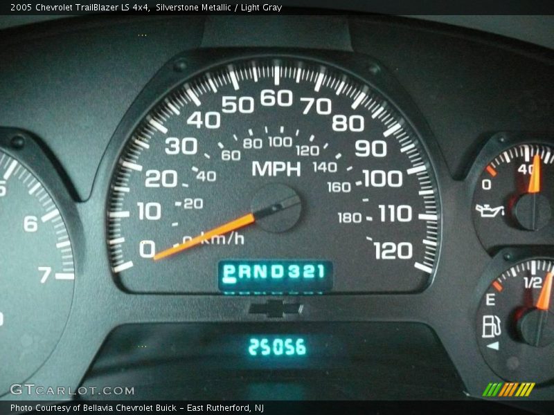 Silverstone Metallic / Light Gray 2005 Chevrolet TrailBlazer LS 4x4