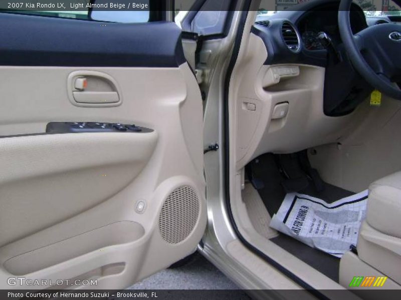 Light Almond Beige / Beige 2007 Kia Rondo LX