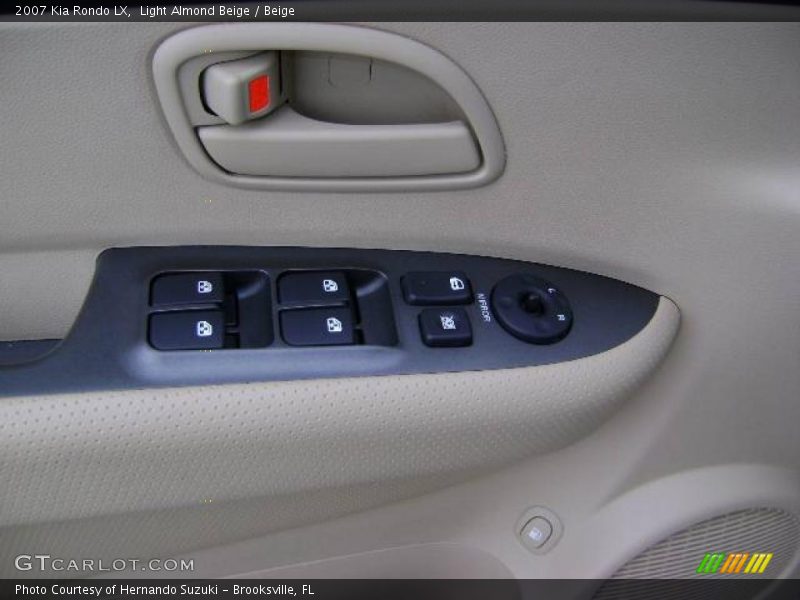 Light Almond Beige / Beige 2007 Kia Rondo LX