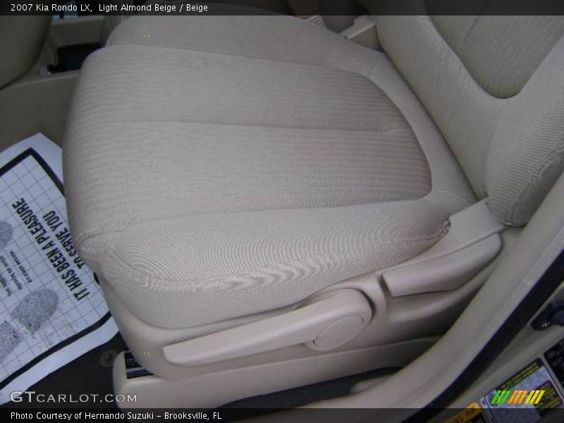 Light Almond Beige / Beige 2007 Kia Rondo LX