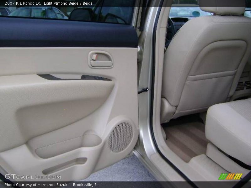 Light Almond Beige / Beige 2007 Kia Rondo LX