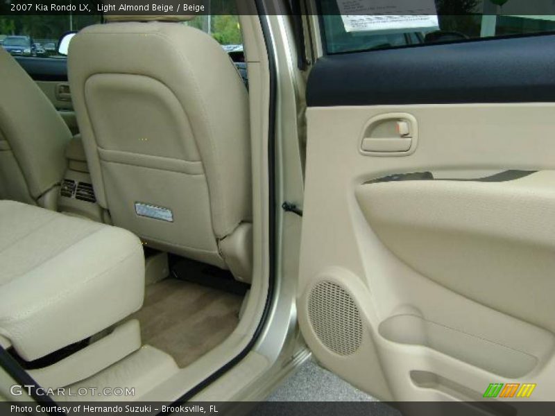 Light Almond Beige / Beige 2007 Kia Rondo LX