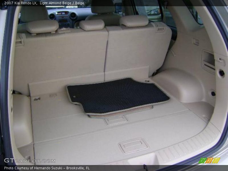 Light Almond Beige / Beige 2007 Kia Rondo LX