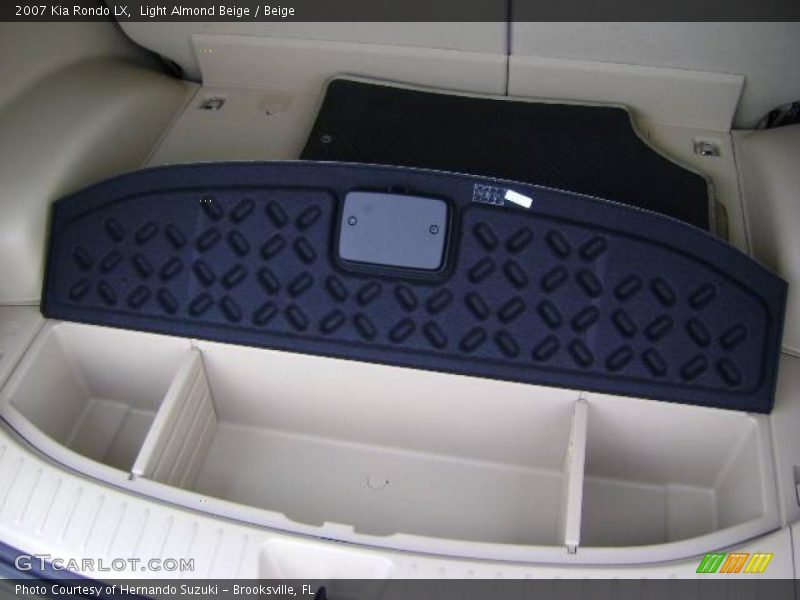 Light Almond Beige / Beige 2007 Kia Rondo LX