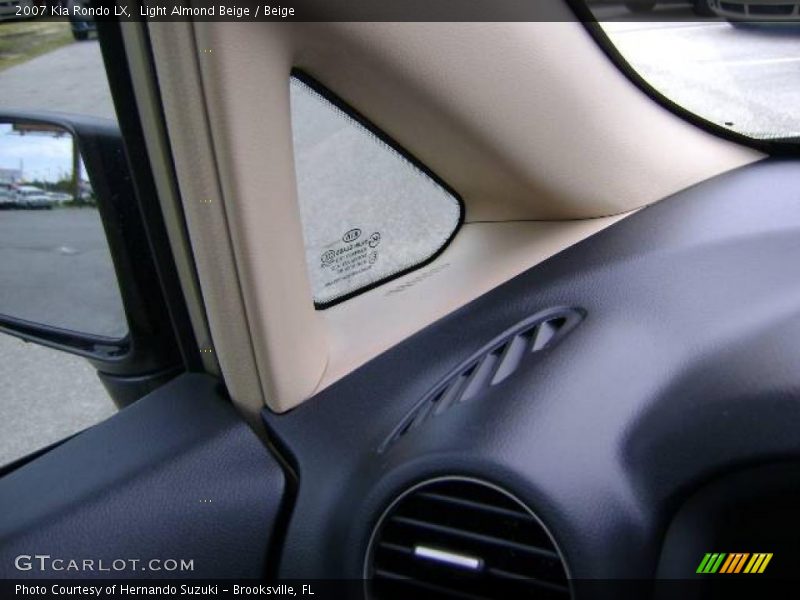 Light Almond Beige / Beige 2007 Kia Rondo LX